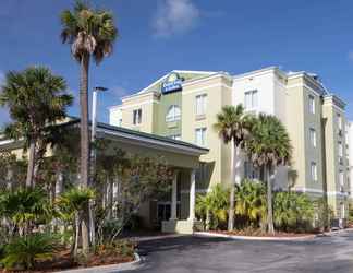 Bangunan 2 Days Inn & Suites by Wyndham Fort Pierce I-95