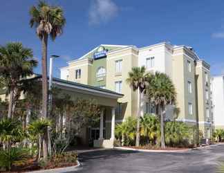 Bên ngoài 2 Days Inn & Suites by Wyndham Fort Pierce I-95