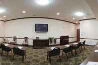 Functional Hall Holiday Inn Express & Suites Woodward, an IHG Hotel