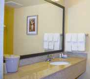 ห้องน้ำภายในห้อง 6 Fairfield Inn & Suites Fort Walton Beach-Eglin AFB