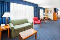 Ruang Umum Holiday Inn Express Hotel & Suites Cherokee / Casino, an IHG Hotel