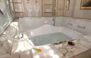 In-room Bathroom 4 Villa Olmi Firenze