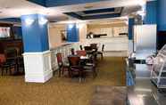 Lobi 4 Rodeway Inn & Suites