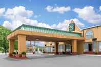 Exterior Quality Inn & Suites