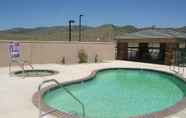 Swimming Pool 4 Holiday Inn Express Hotel & Suites Tehachapi, an IHG Hotel