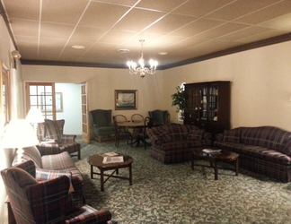 Lobby 2 Boothbay Harbor Inn