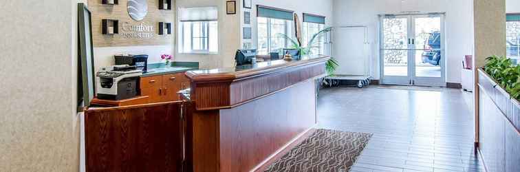 Lobby Comfort Inn and Suites Salem