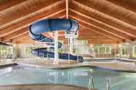 Swimming Pool Comfort Inn & Suites St. Paul Northeast