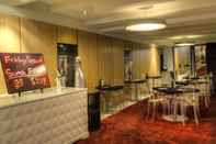 Quầy bar, cafe và phòng lounge The Quadrant Hotel & Suites