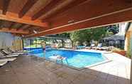 Swimming Pool 5 La Residence - Logis De France
