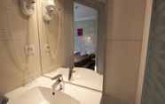 In-room Bathroom 4 La Residence - Logis De France