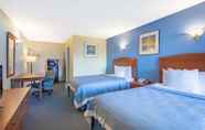 Bedroom 5 Days Inn by Wyndham Elmsford / White Plains