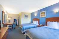 Bedroom Days Inn by Wyndham Elmsford / White Plains