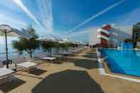 Hồ bơi Splendid Hotel La Torre