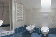 Toilet Kamar Hotel Tyl