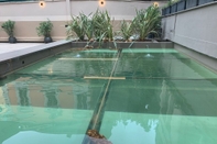Swimming Pool Hotel Leonardo Da Vinci