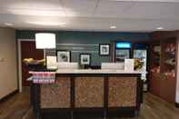 Lobby Kitchener Inn & Suites