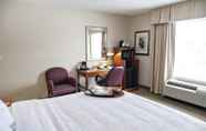 ห้องนอน 6 Kitchener Inn & Suites