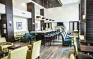 Bar, Kafe, dan Lounge 4 Kitchener Inn & Suites