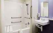 In-room Bathroom 4 Microtel Inn & Suites by Wyndham Bridgeport