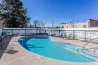 Swimming Pool Rodeway Inn