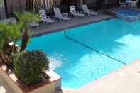 Swimming Pool Howard Johnson by Wyndham San Antonio/NW Medical Center