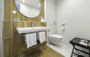 In-room Bathroom 7 Amfora Hvar Grand Beach Resort