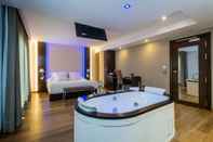 สระว่ายน้ำ MB Boutique Hotel - Adult Recommended -