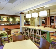 Restoran 7 Fairfield Inn & Suites by Marriott Warner Robins