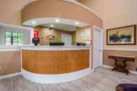 Lobby Econo Lodge Inn & Suites