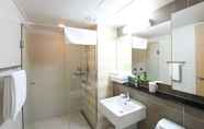 ห้องน้ำภายในห้อง 4 The Suite Place Serviced Residences