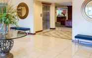 Lobby 3 Comfort Suites Airport