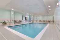 สระว่ายน้ำ Hilton Garden Inn Worcester