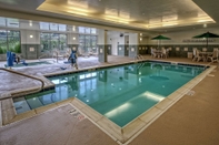 Swimming Pool Hampton Inn Cambridge