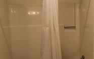 In-room Bathroom 4 Quality Inn & Suites Goldendale