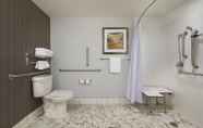 Toilet Kamar 5 Courtyard by Marriott Grand Junction