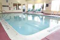Swimming Pool Harrisburg Inn and Suites