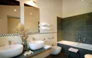 In-room Bathroom 5 Antico Podere Propano