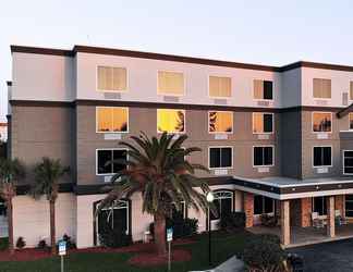 Exterior 2 Country Inn & Suites by Radisson, Port Canaveral, FL