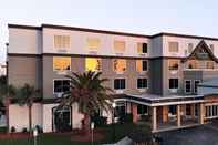 Exterior Country Inn & Suites by Radisson, Port Canaveral, FL