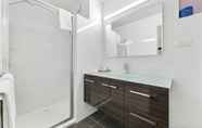 In-room Bathroom 3 Bay City Motel Geelong