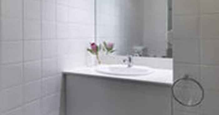 Toilet Kamar Mercure Perth On Hay