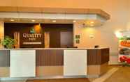 Lobby 4 Quality Inn Airport