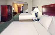 Kamar Tidur 7 Holiday Inn Express & Suites Shawnee, an IHG Hotel