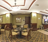 Restaurant 5 Holiday Inn Express & Suites Shawnee, an IHG Hotel