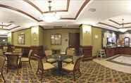 Restoran 5 Holiday Inn Express & Suites Shawnee, an IHG Hotel