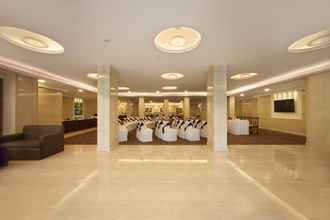 Lobby 4 Hotel Maurya