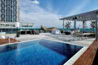 Swimming Pool Sofitel Barcelona Skipper