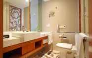 In-room Bathroom 6 Jinling Plaza Changzhou