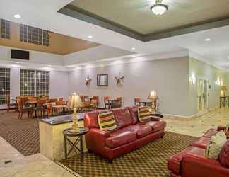 Lobby 2 La Quinta Inn & Suites by Wyndham Belton - Temple South